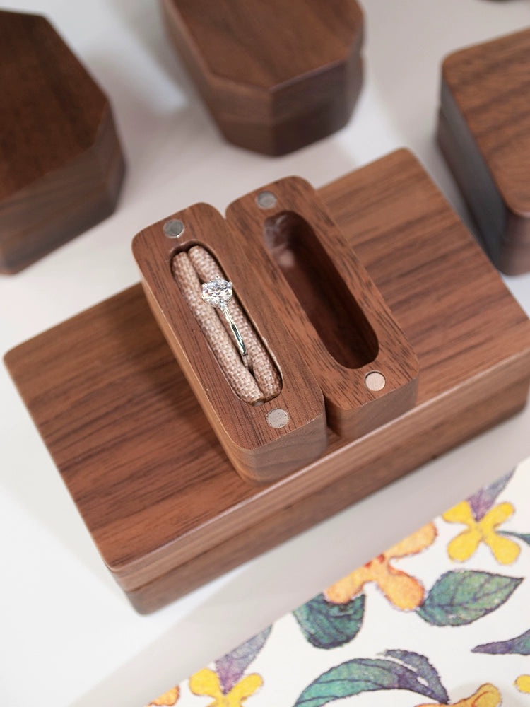 Engagement Ring Box Walnut Ultra Small Portable Fancy Mini Engagement Creative Wedding Retro Single Ring Box